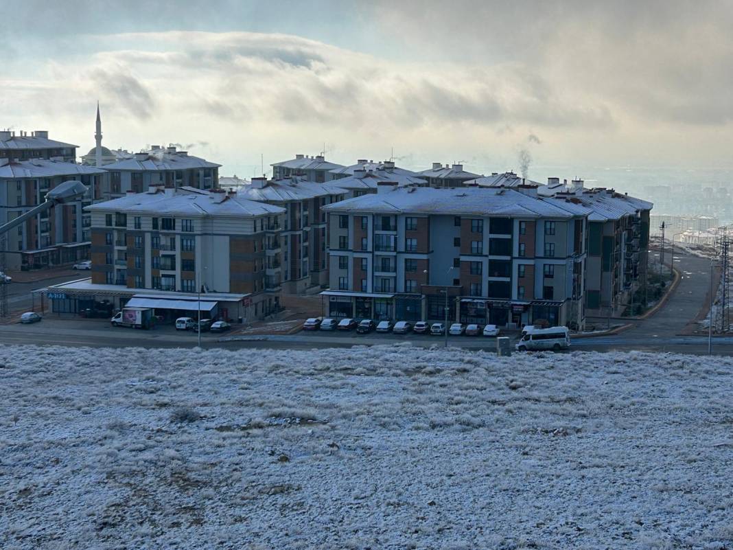 Konya’nın merkezine 11 Nisan’da kar sürprizi 4